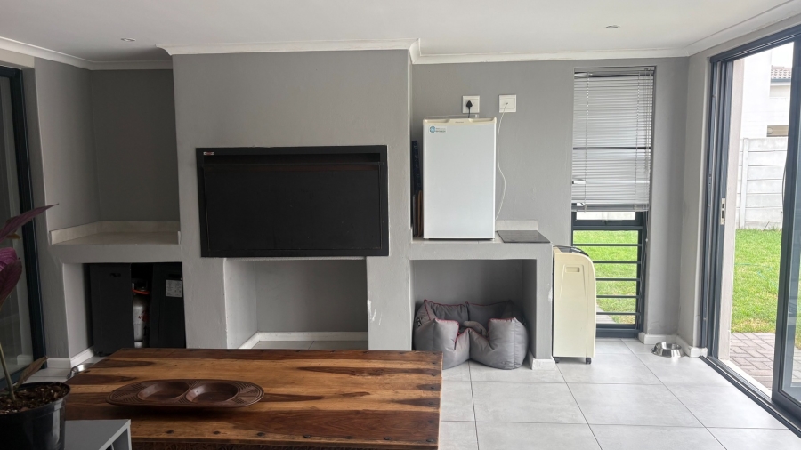 To Let 3 Bedroom Property for Rent in Parklands North Western Cape